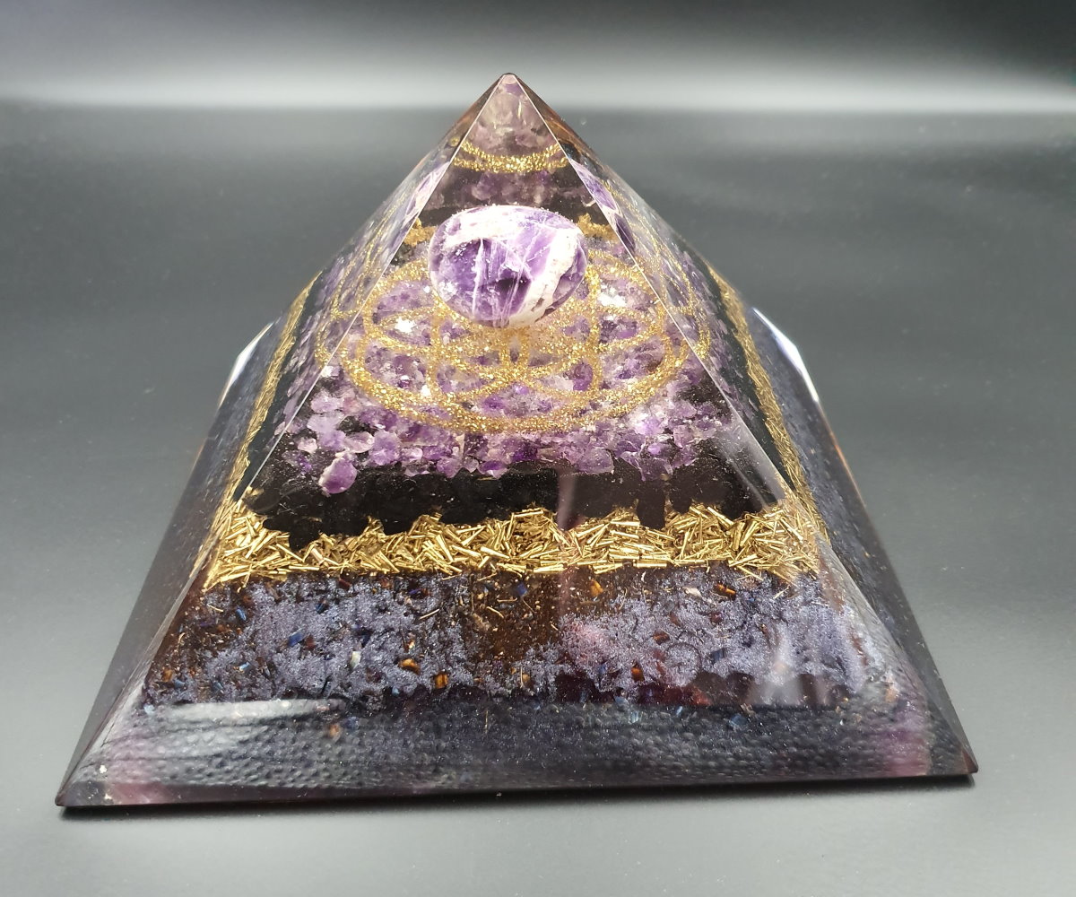 Velika orgonit piramida, ametist, cel kristal, roa ivljenja