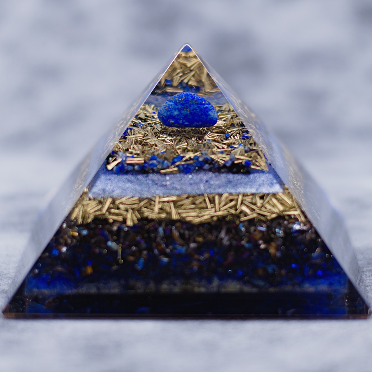 Orgonit piramida, lapis lazuli - velik kristal