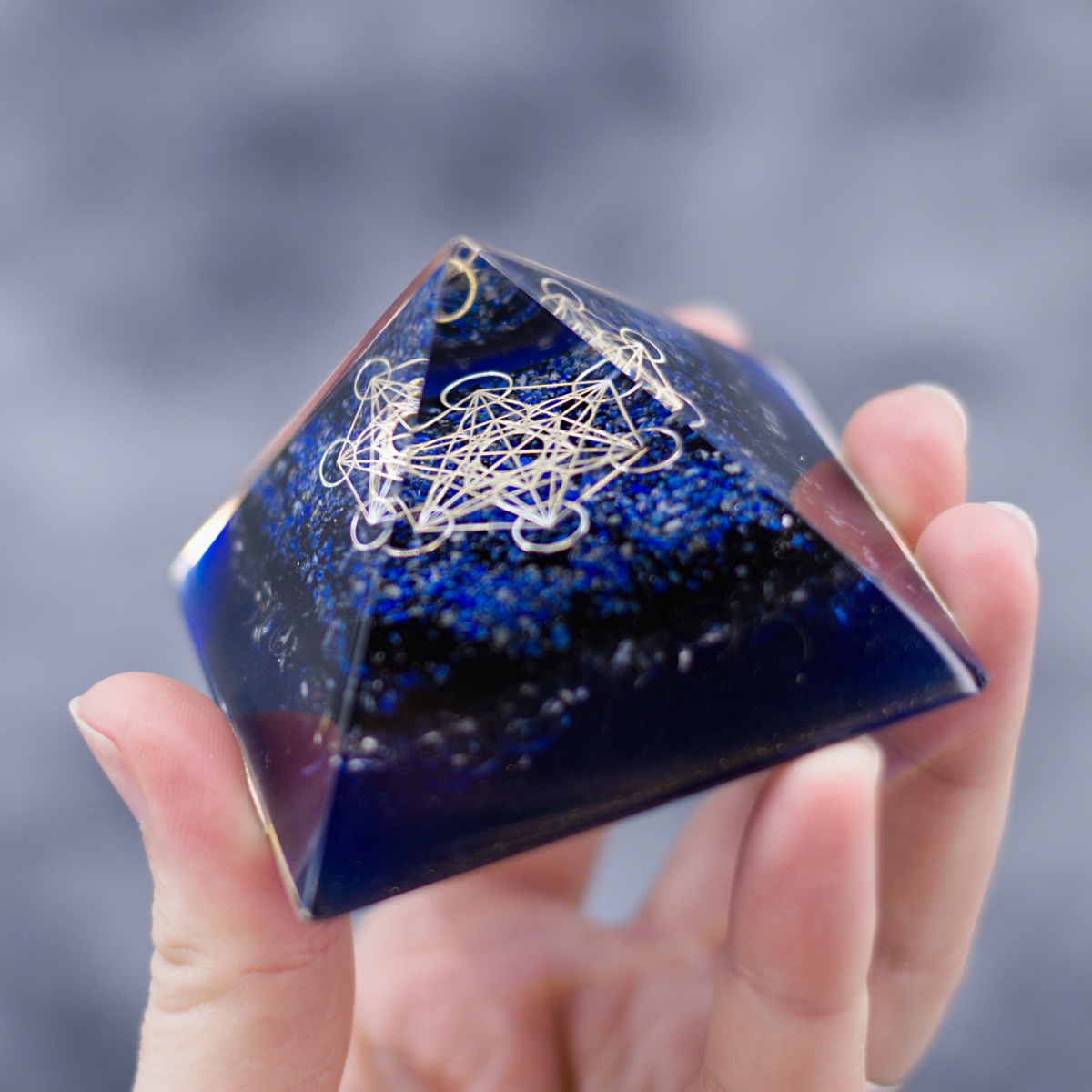 Orgonit piramida, lapis lazuli, metatron