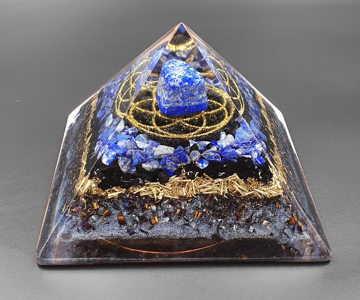 Orgonit piramida, lapis lazuli, za prebujene zavesti, roža življenja 