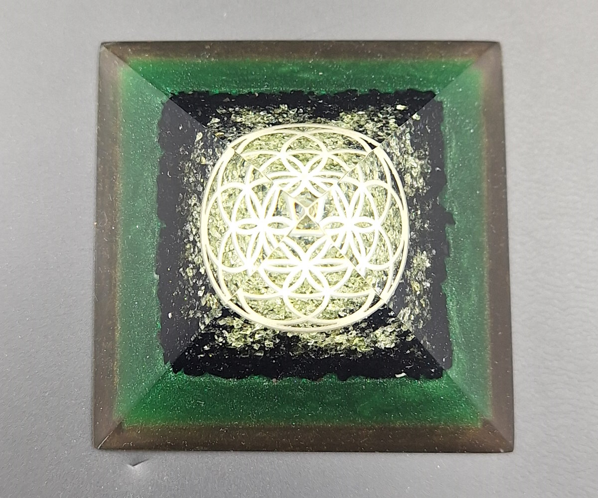 Orgonitna piramida, Peridot, zaiti nao avro