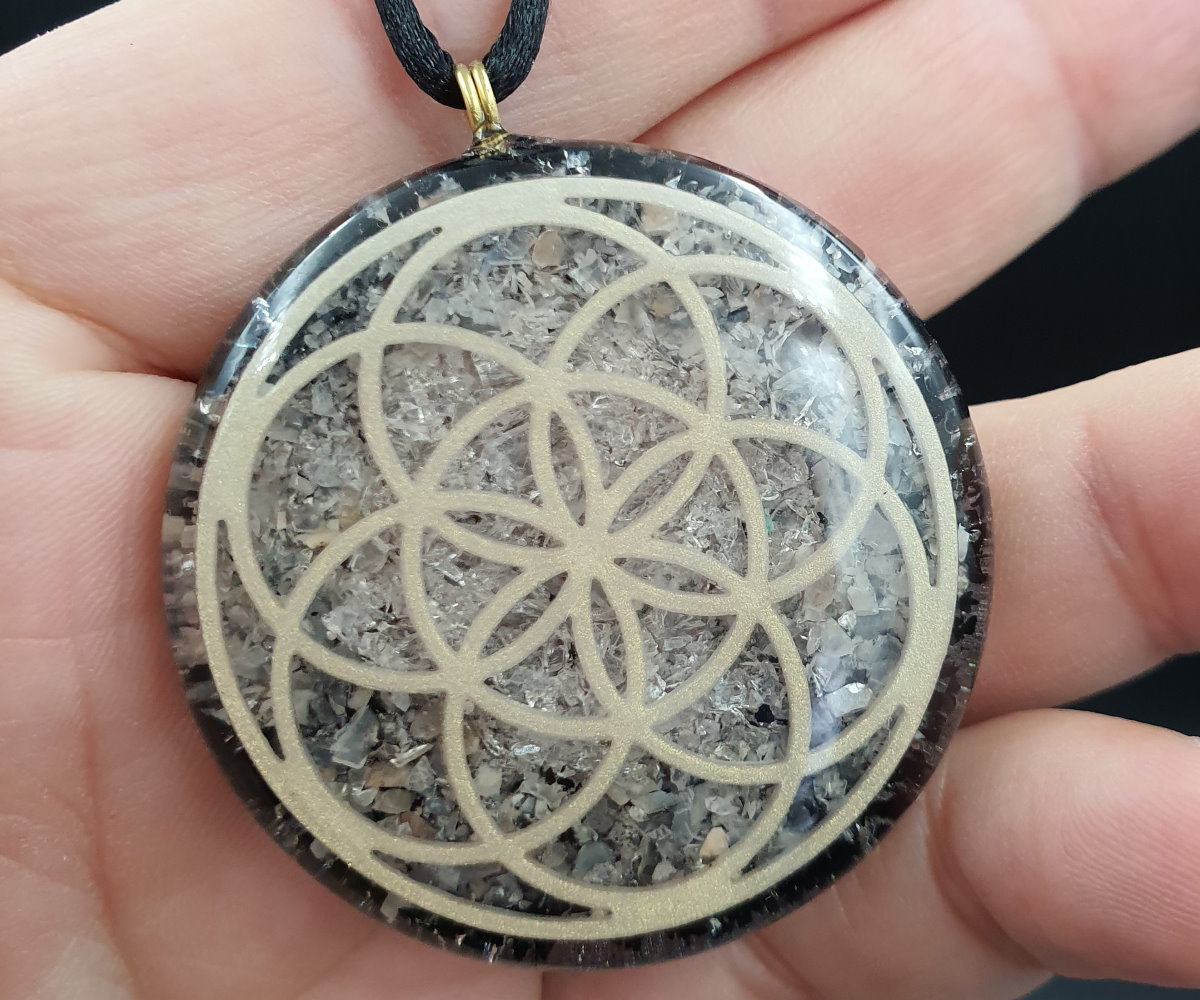 Orgonitni nakit s kristalom roževec in lunin kamen